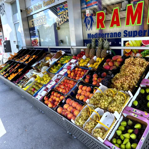 Frische Früchte und Weintrauben